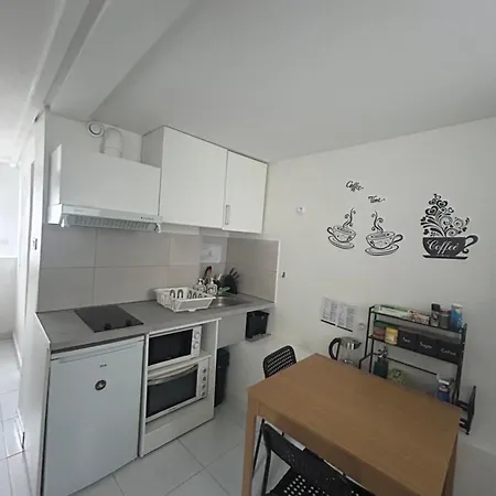 Appartement Rosny-Sous-Bois شقة *
